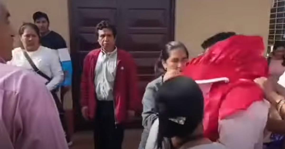 Intentan poner pollera y blusa a juez en Entre Ríos