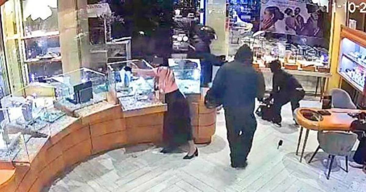Dictan arresto domiciliario a trabajadora de joyería en Santa Cruz