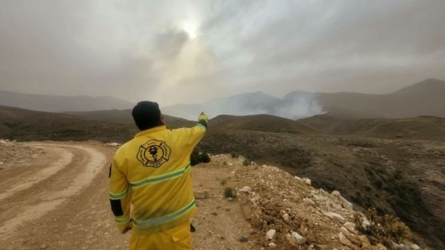 Incendio sigue activo en Calderilla Chica, según la UGR