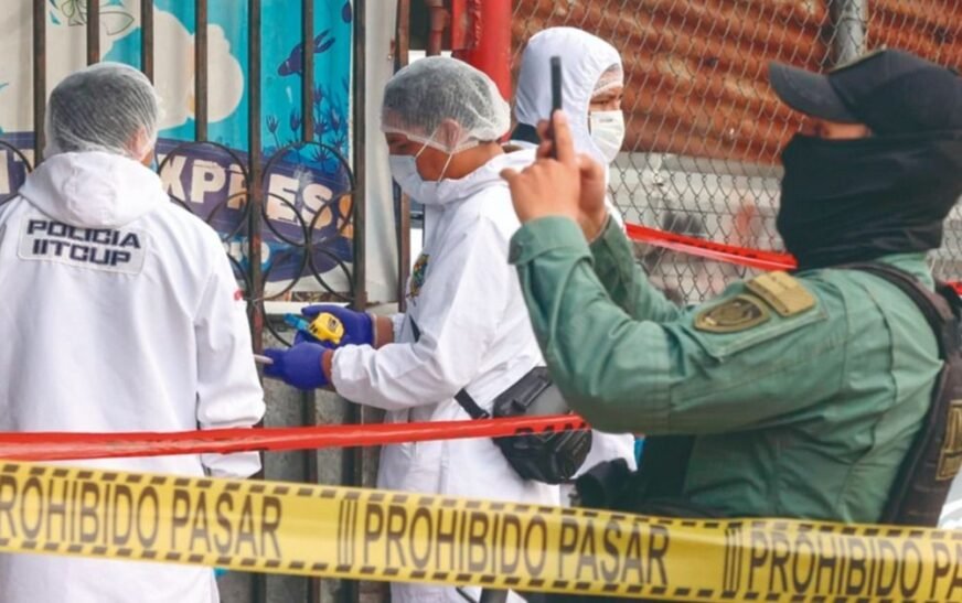 Oviedo denuncia protección fiscal a mafias en Santa Cruz