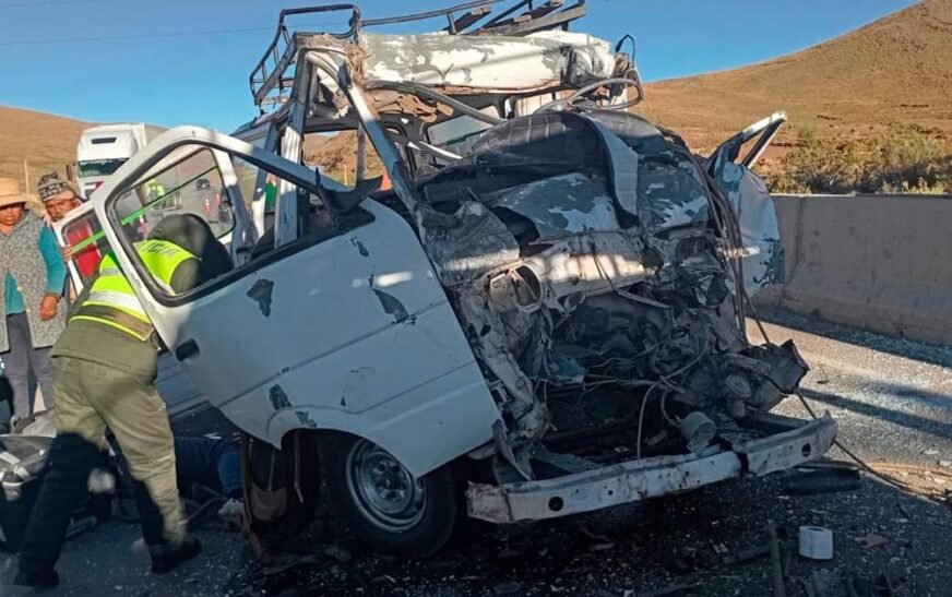 Policía investiga fatal choque en la tranca de Vila Vila