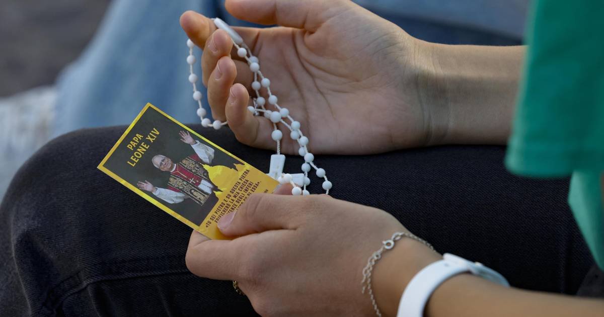 Vaticano prevé una semana de hospitalización para León XIV