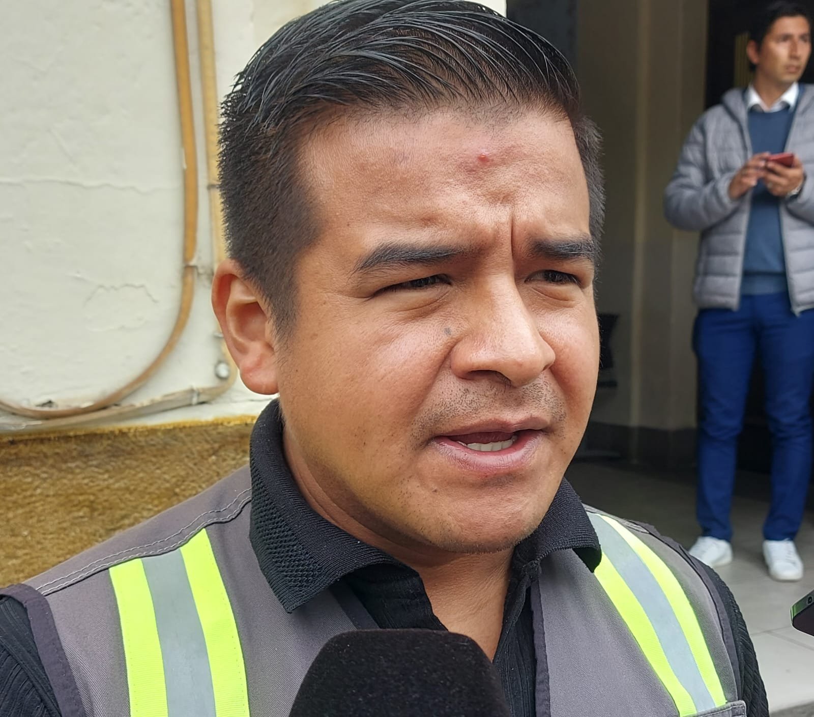 Llovizna ayuda a sofocar incendio en Calderilla Grande