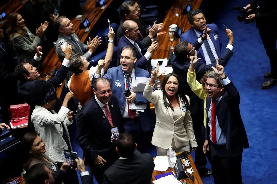 Senado de Brasil aprueba jornada laboral de 40 horas