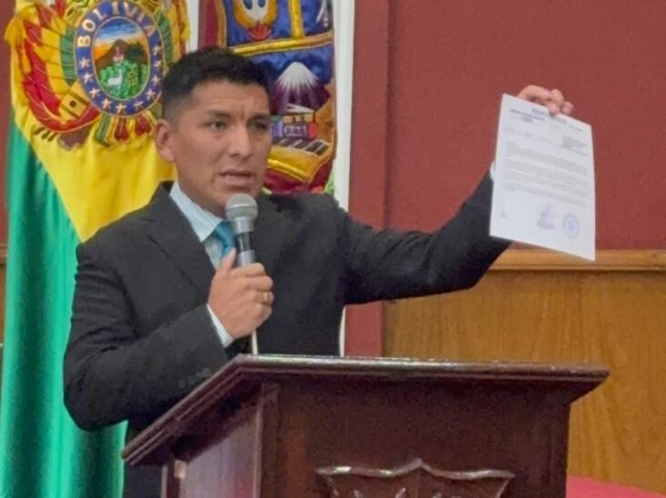 Quispe anuncia cambios a funcionarios que no cumplan funciones