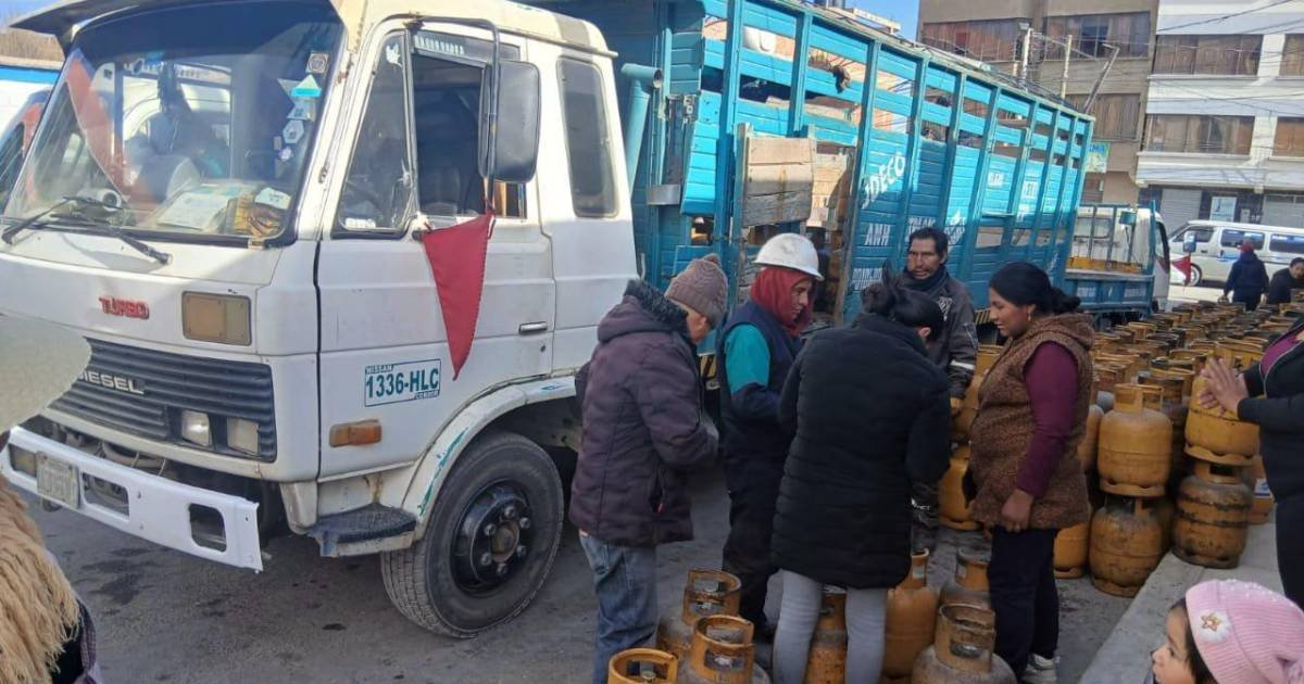 Policía escoltará garrafas desde Senkata a La Paz y El Alto