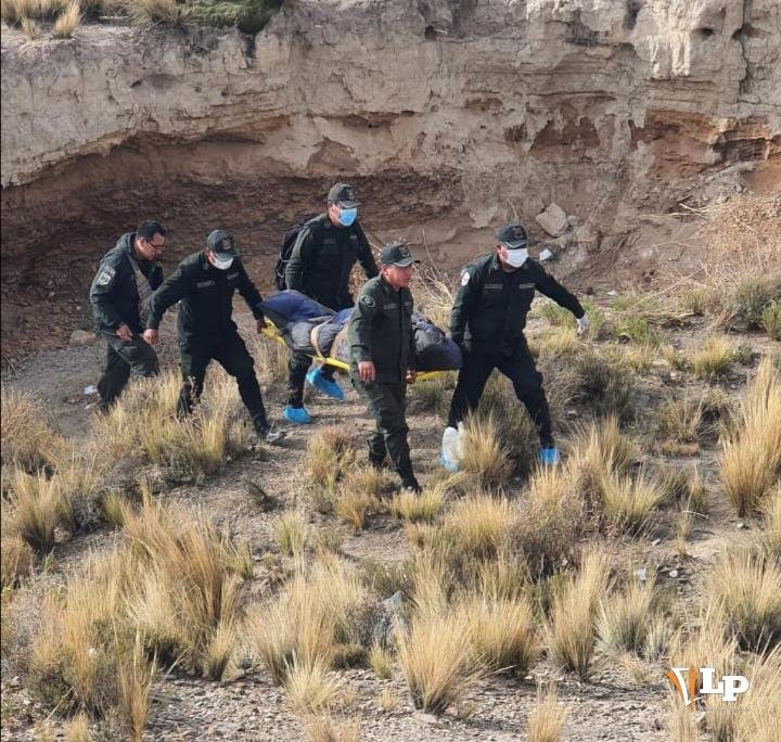 Investigan muerte de adolescente hallado enterrado en Oruro