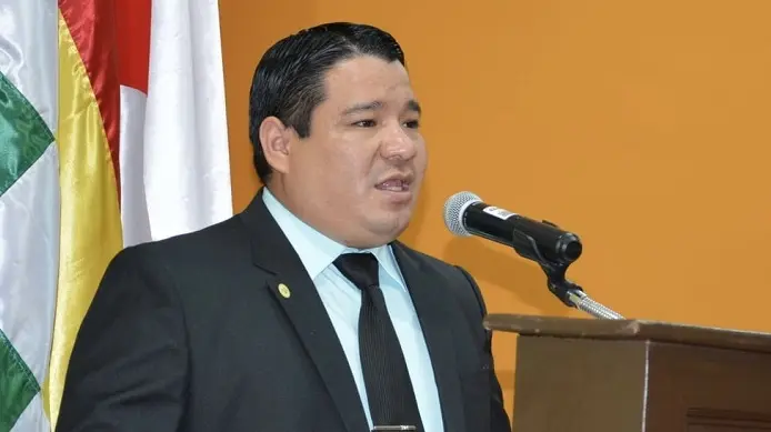 Policía aprehende a cuatro efectivos por llamadas desde Cantumarca