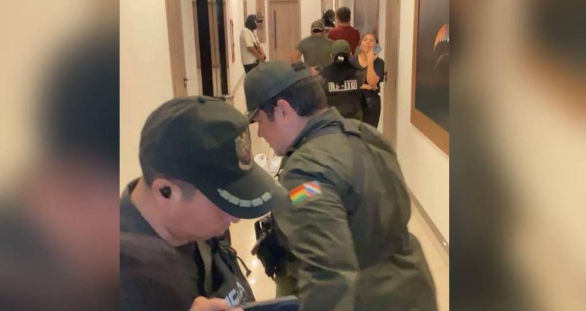 Policías impiden ingreso de periodistas a domicilio de Nadia Beller