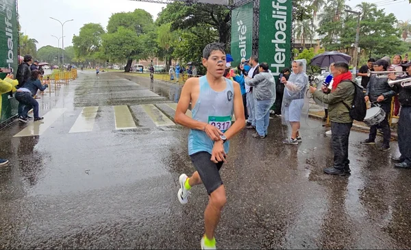 Gualberto Castro gana la Corrida Internacional en Santa Cruz