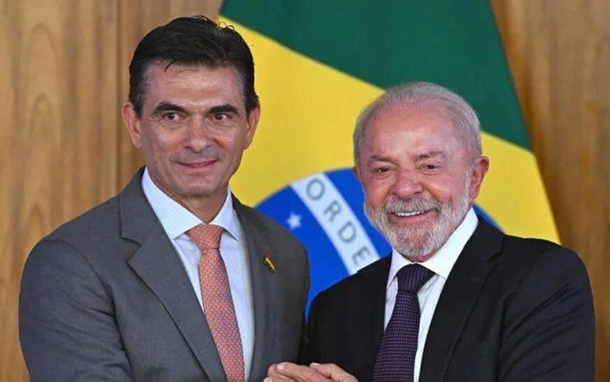 Paz felicita a Lula por su reelección en Brasil