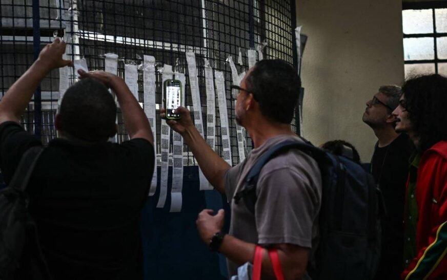 Brasil espera el escrutinio tras prórroga en la votación