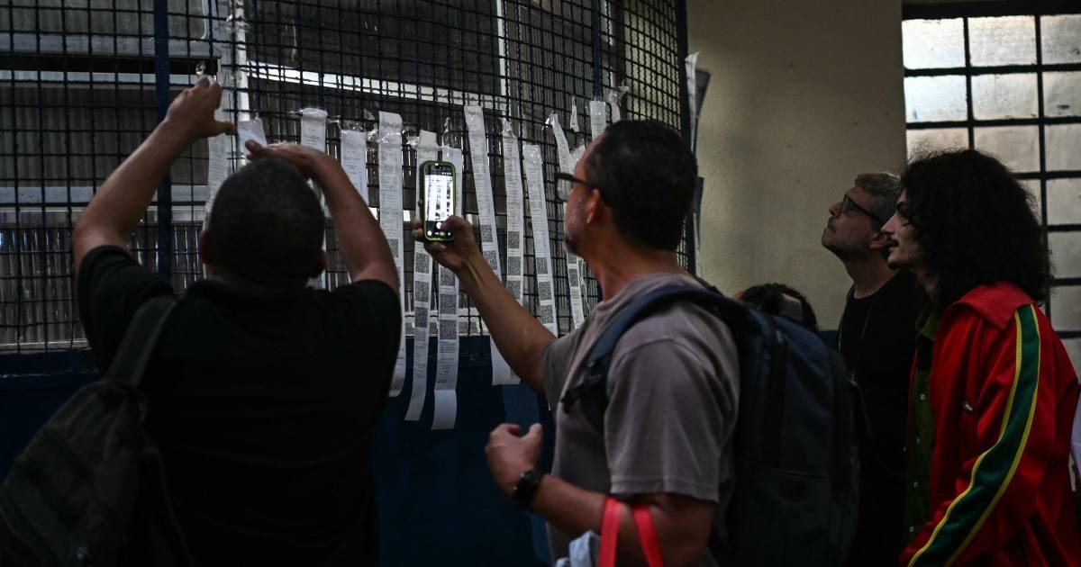 Brasil espera el escrutinio tras prórroga en la votación