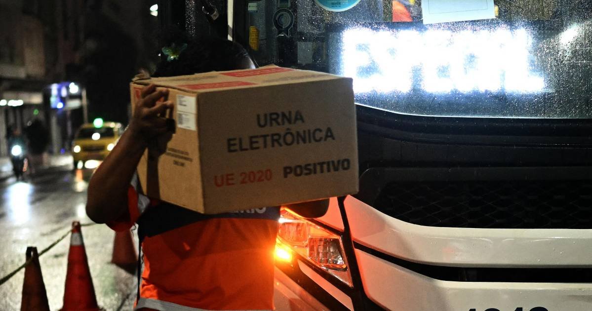 TSE reanudará conteo y difusión de resultados en Brasil