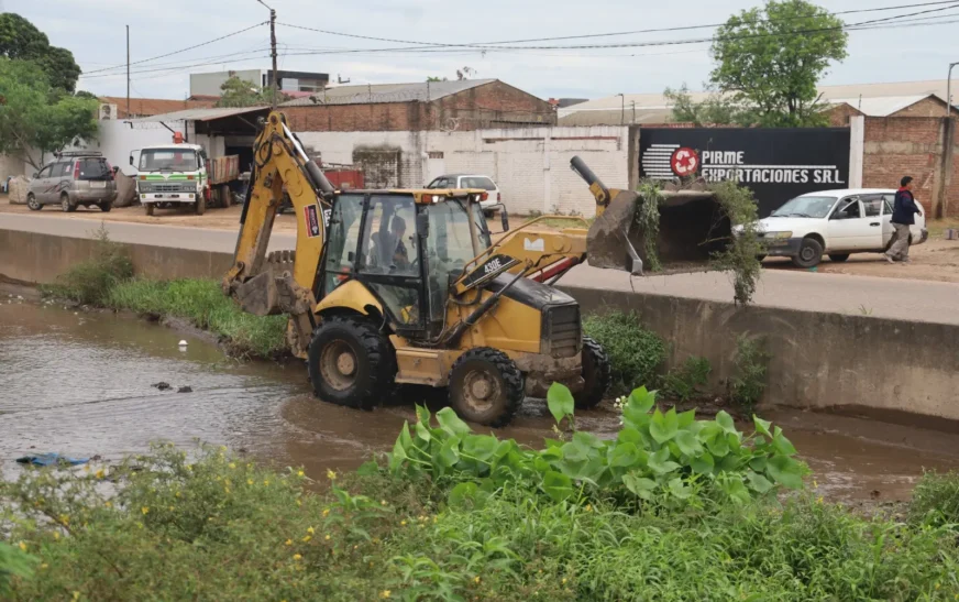 Alcaldía limpia 2.000 metros del canal sexto anillo Suroeste