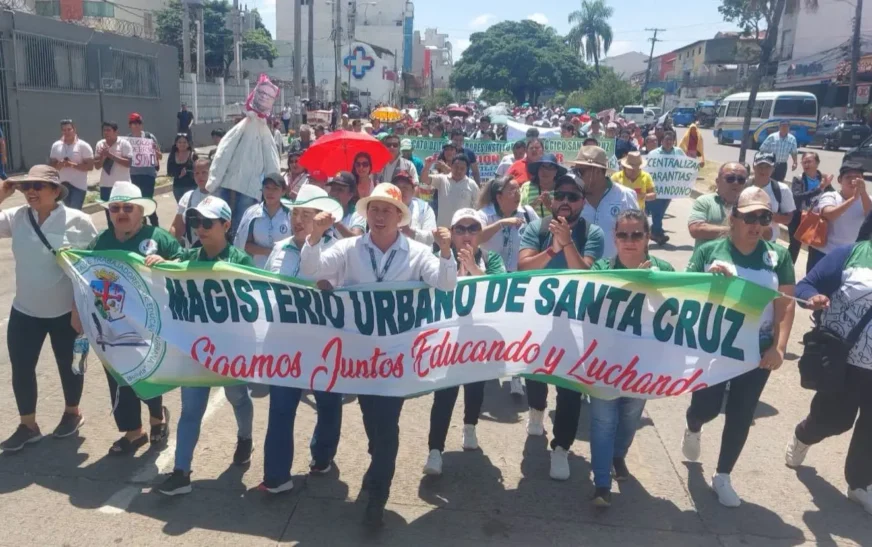 Maestros de Santa Cruz amenazan con paro de 48 horas
