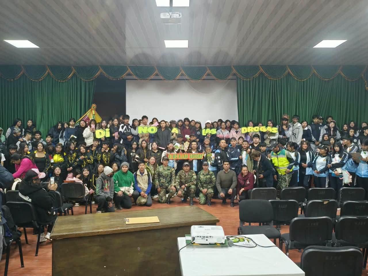 Huanuni capacita a estudiantes en prevención de drogas