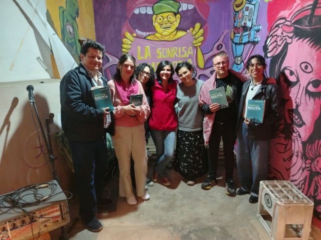 Hastie presentó Dueños de Bolivia en La Sonrisa de Pandora