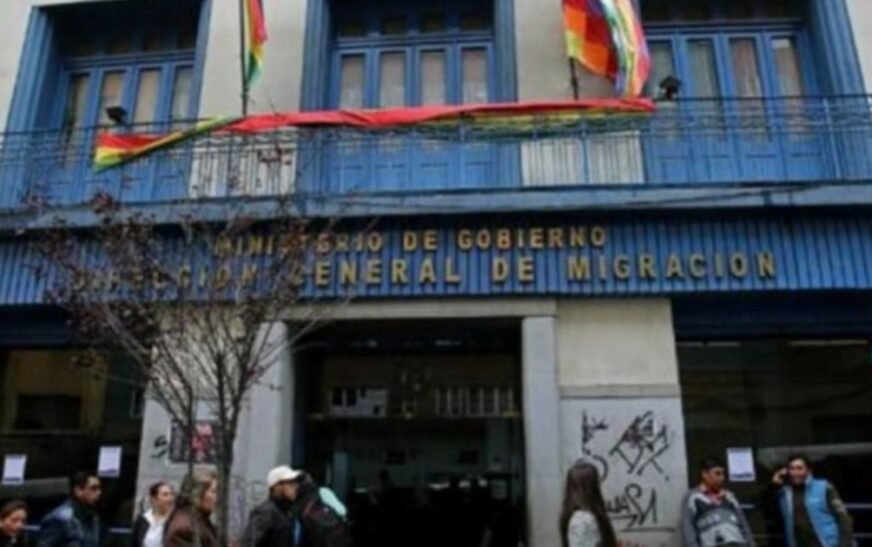 Migración denuncia a tres exfuncionarios por intento de levantar arraigo