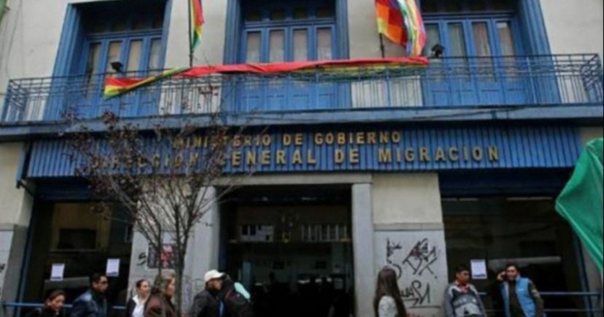Migración denuncia a tres exfuncionarios por intento de levantar arraigo