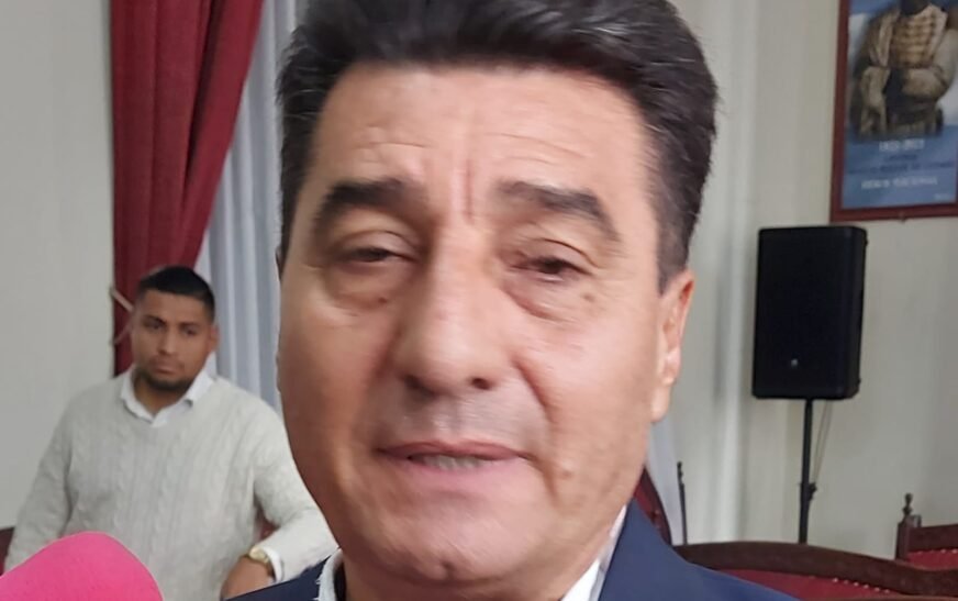 Alcalde viaja a China para ver micros eléctricos